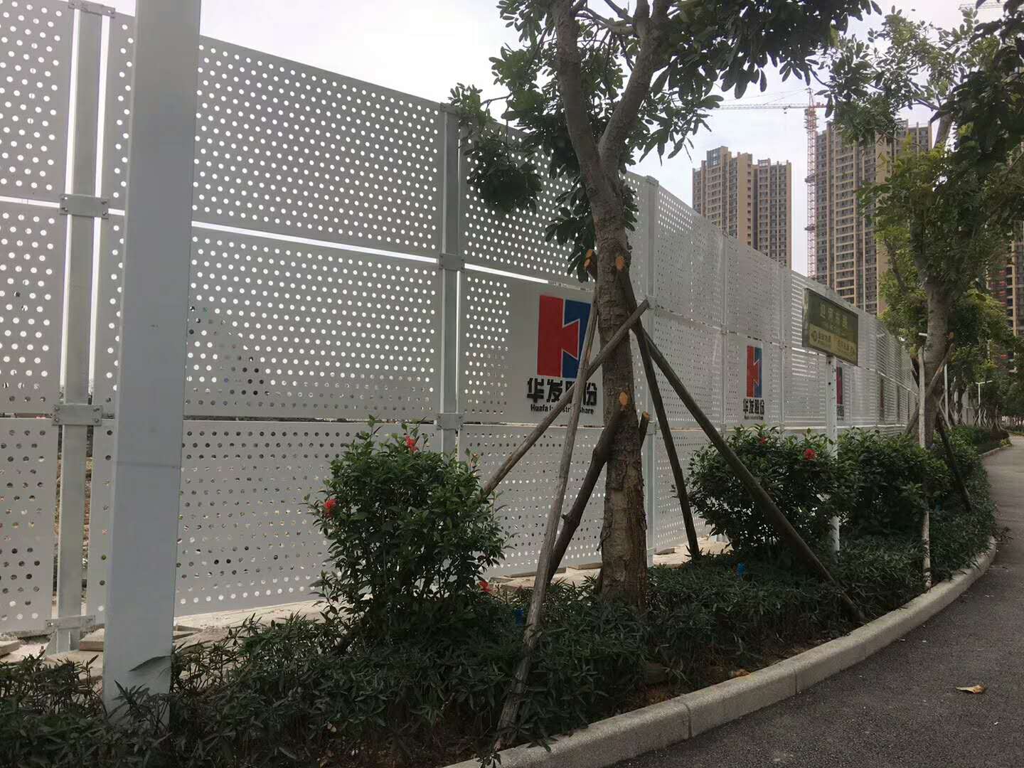 惠州冲孔围挡现货南庄上淇绿色冲孔围蔽板批发冲孔板厂